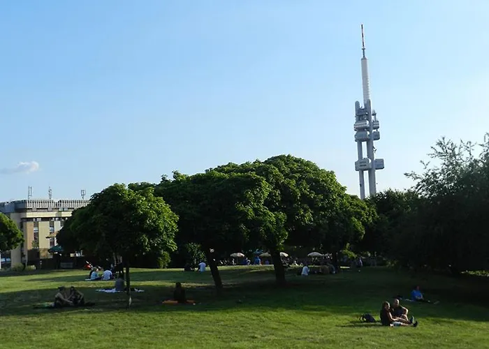 Sunny Family In Zizkov Apartament
